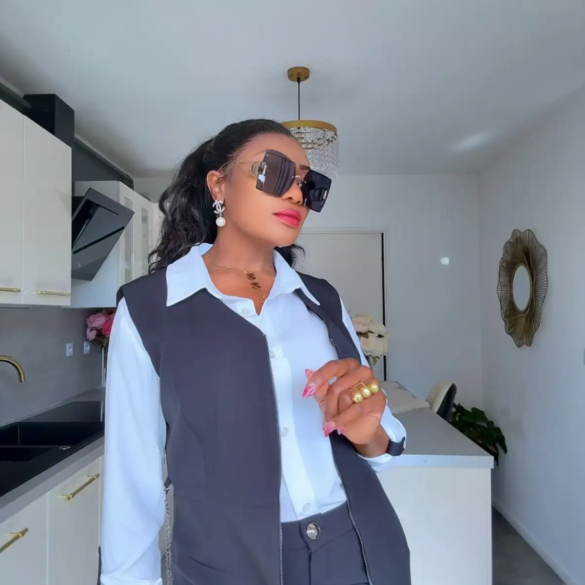 Ensemble “Executive Class” — Zela Chic ?